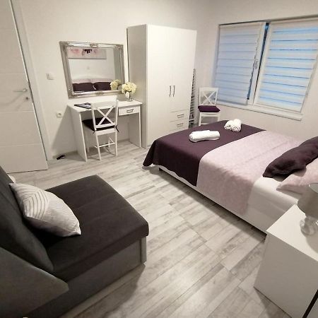 Apartman Lidija Dinjiška Extérieur photo