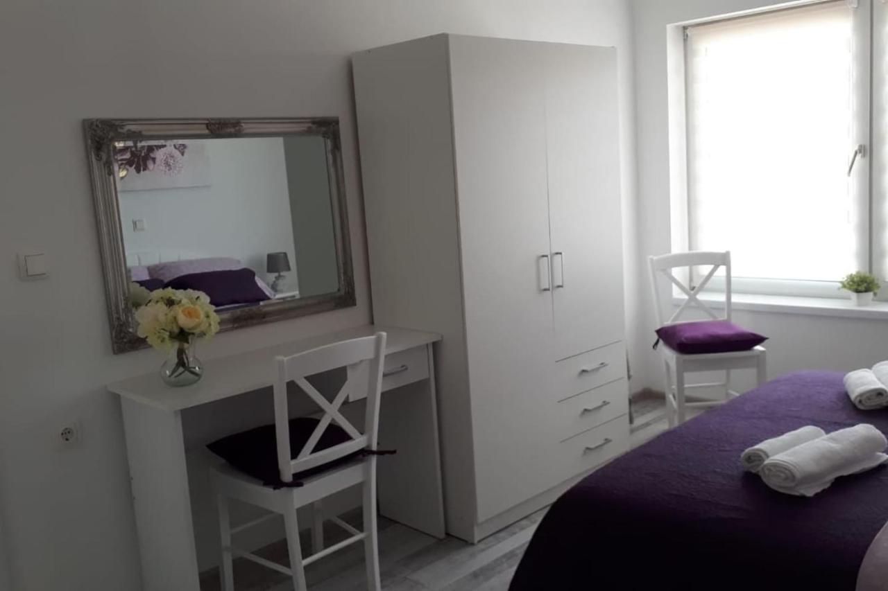 Apartman Lidija Dinjiška Extérieur photo