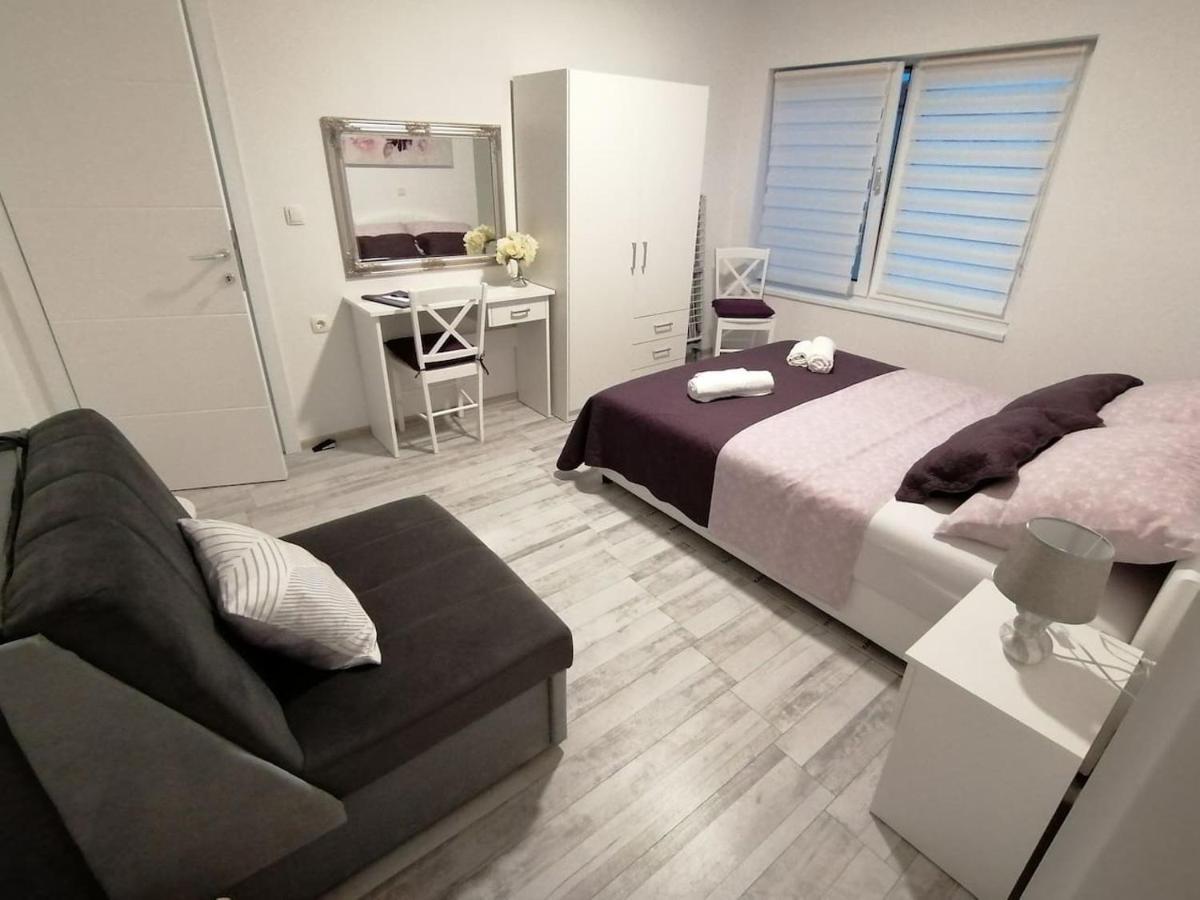 Apartman Lidija Dinjiška Extérieur photo