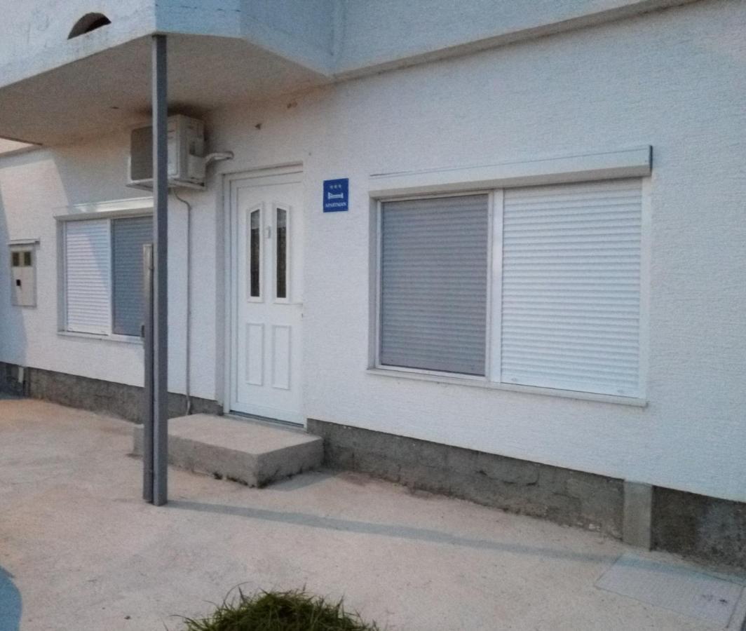 Apartman Lidija Dinjiška Extérieur photo