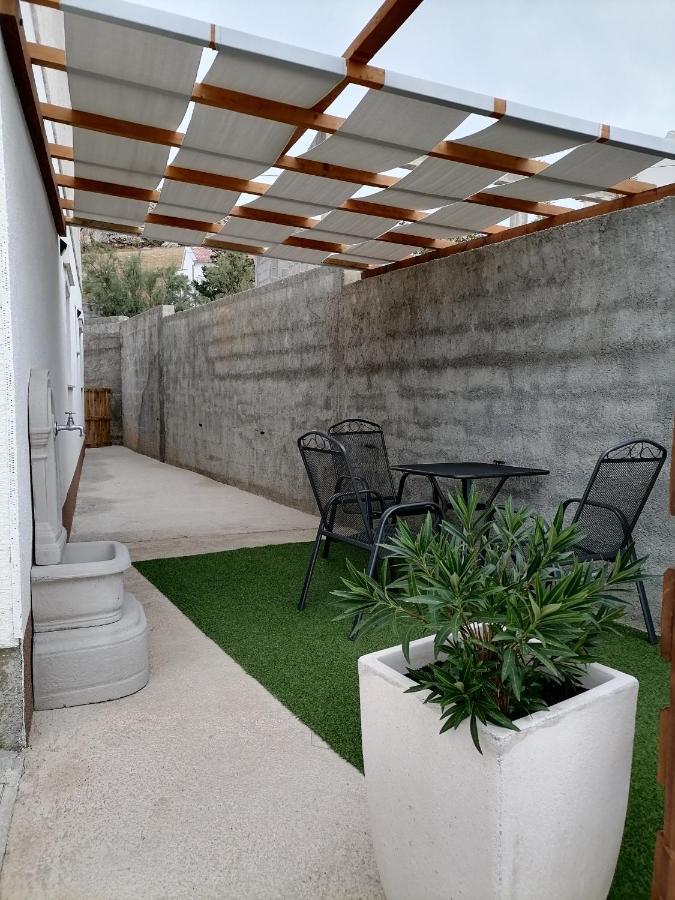 Apartman Lidija Dinjiška Extérieur photo